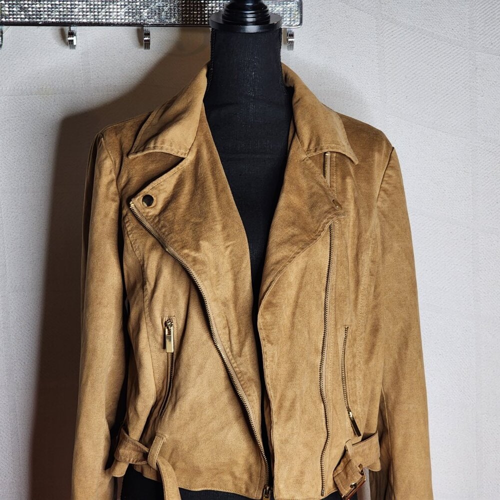 Wildflower Tan Poly Faux Suede Belted Cropped Moto Jacket with Gold Accents Sz M - Picture 3 of 16